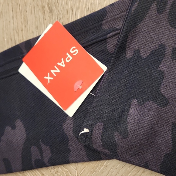 NWT SPANX LOOK AT ME CAMO LEGGINGS - Picture 5 of 8